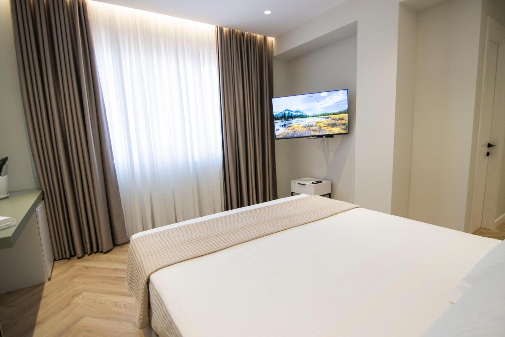 Mina Luxury Rooms Tiranë Ngoại thất bức ảnh