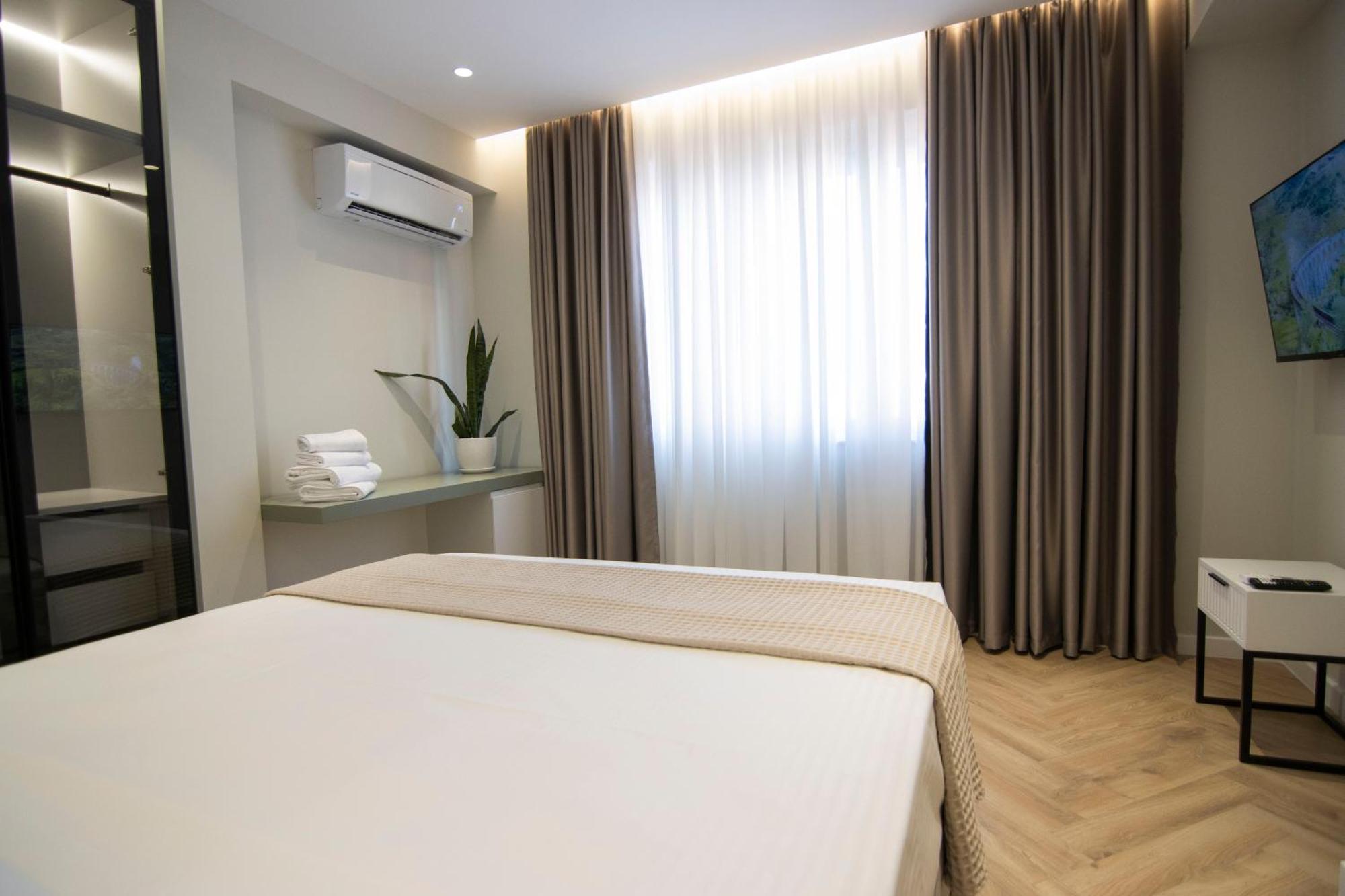 Mina Luxury Rooms Tiranë Ngoại thất bức ảnh