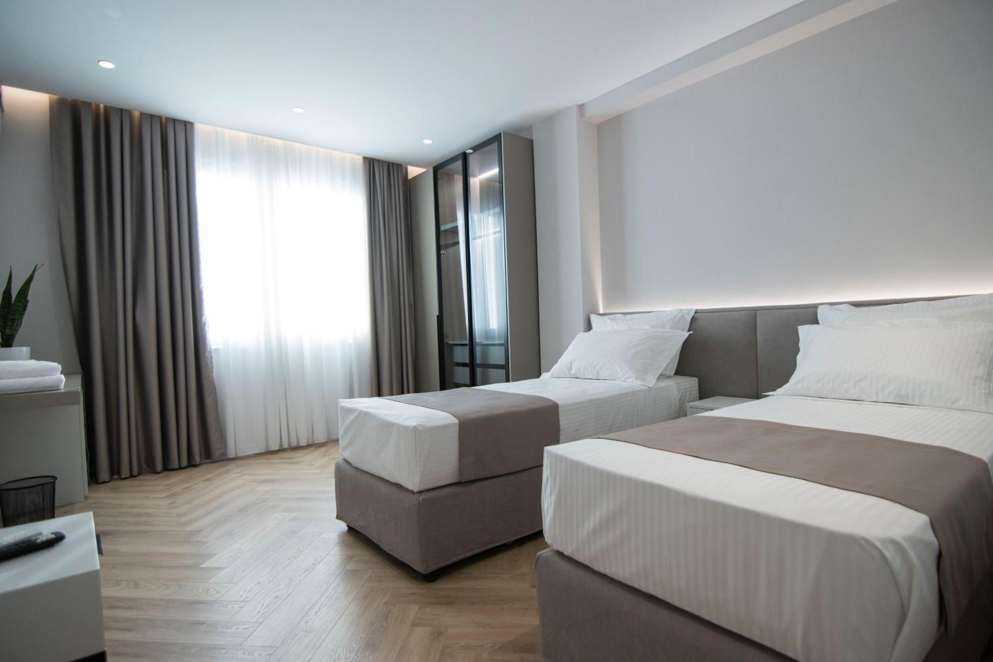 Mina Luxury Rooms Tiranë Ngoại thất bức ảnh
