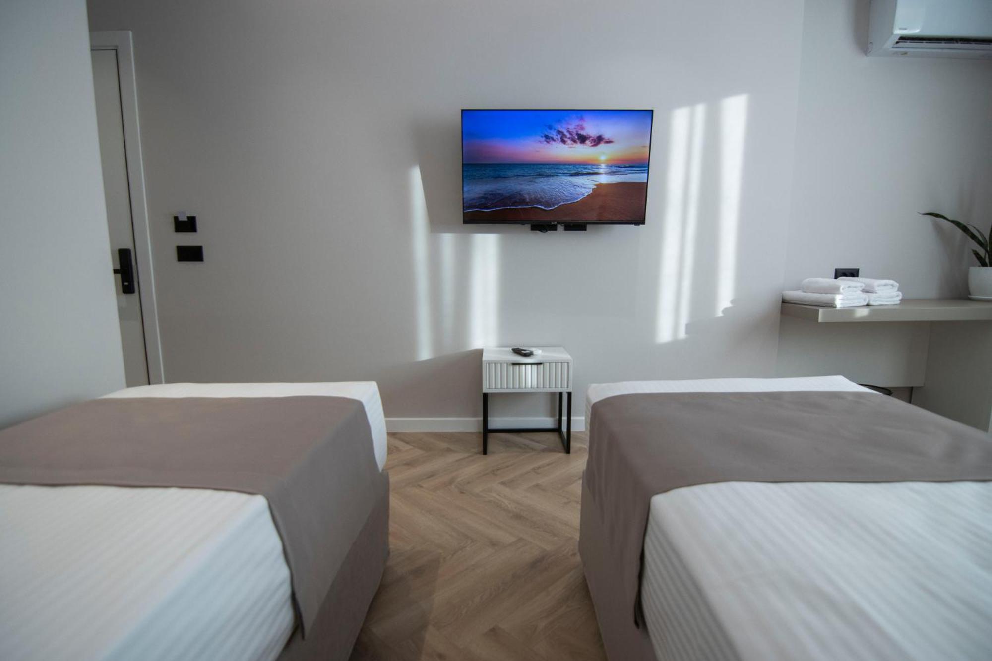 Mina Luxury Rooms Tiranë Ngoại thất bức ảnh