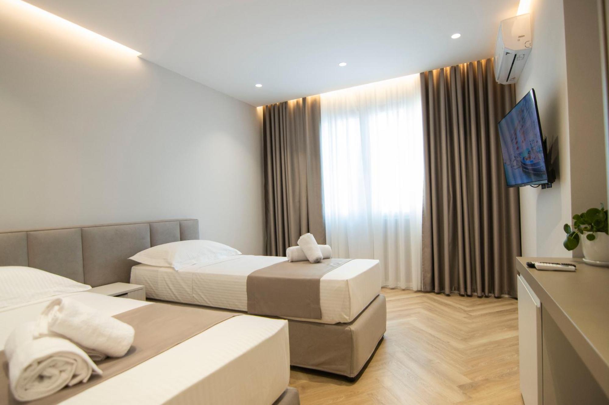 Mina Luxury Rooms Tiranë Ngoại thất bức ảnh