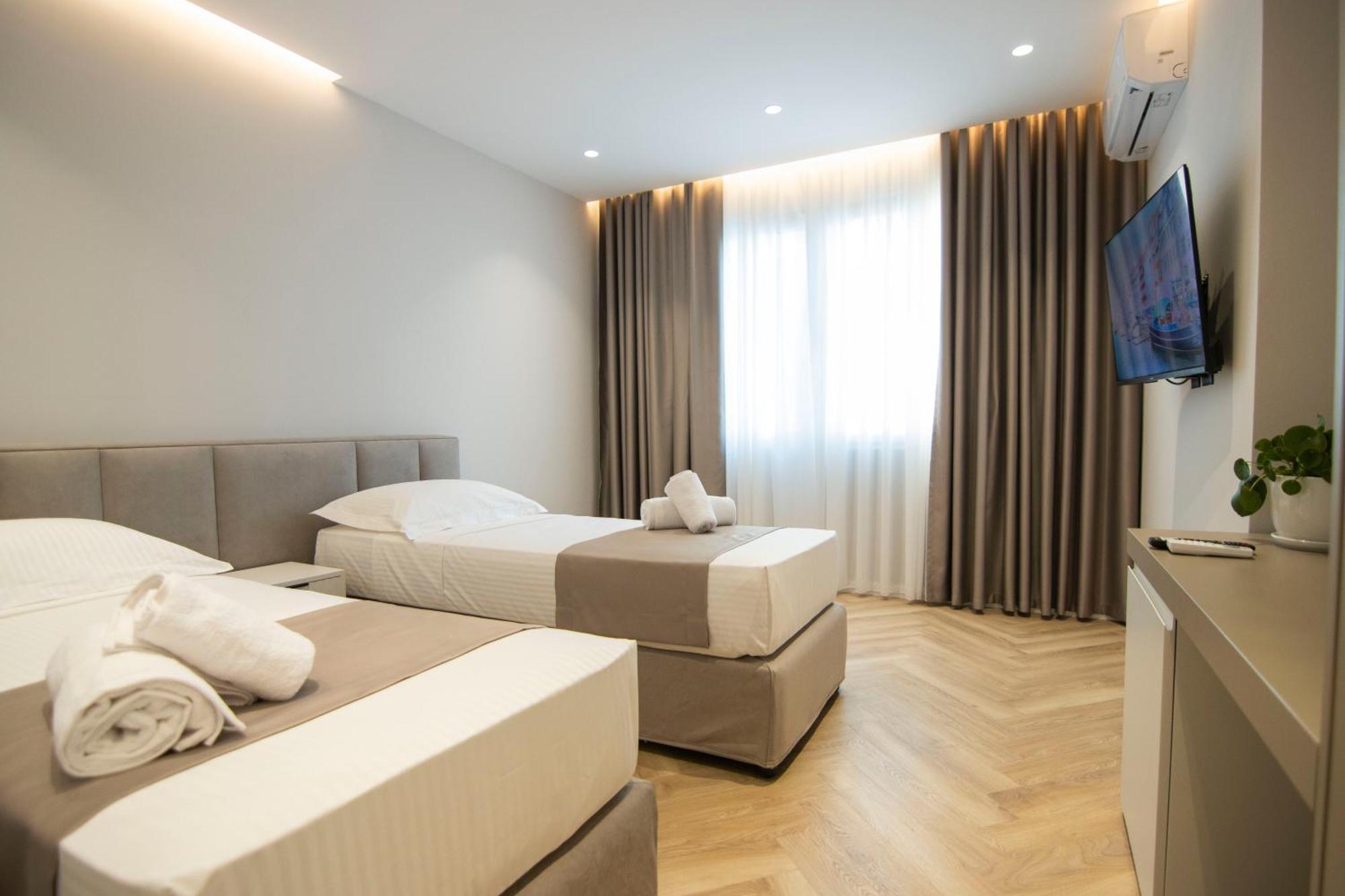 Mina Luxury Rooms Tiranë Ngoại thất bức ảnh