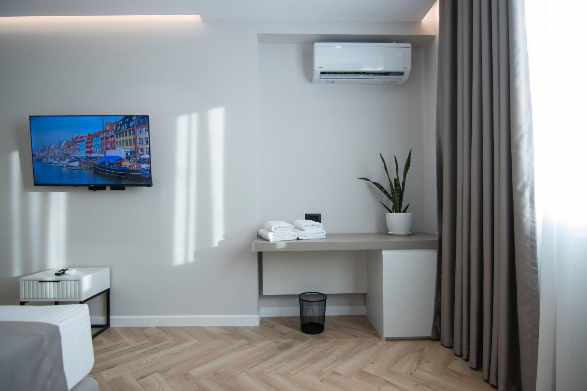 Mina Luxury Rooms Tiranë Ngoại thất bức ảnh
