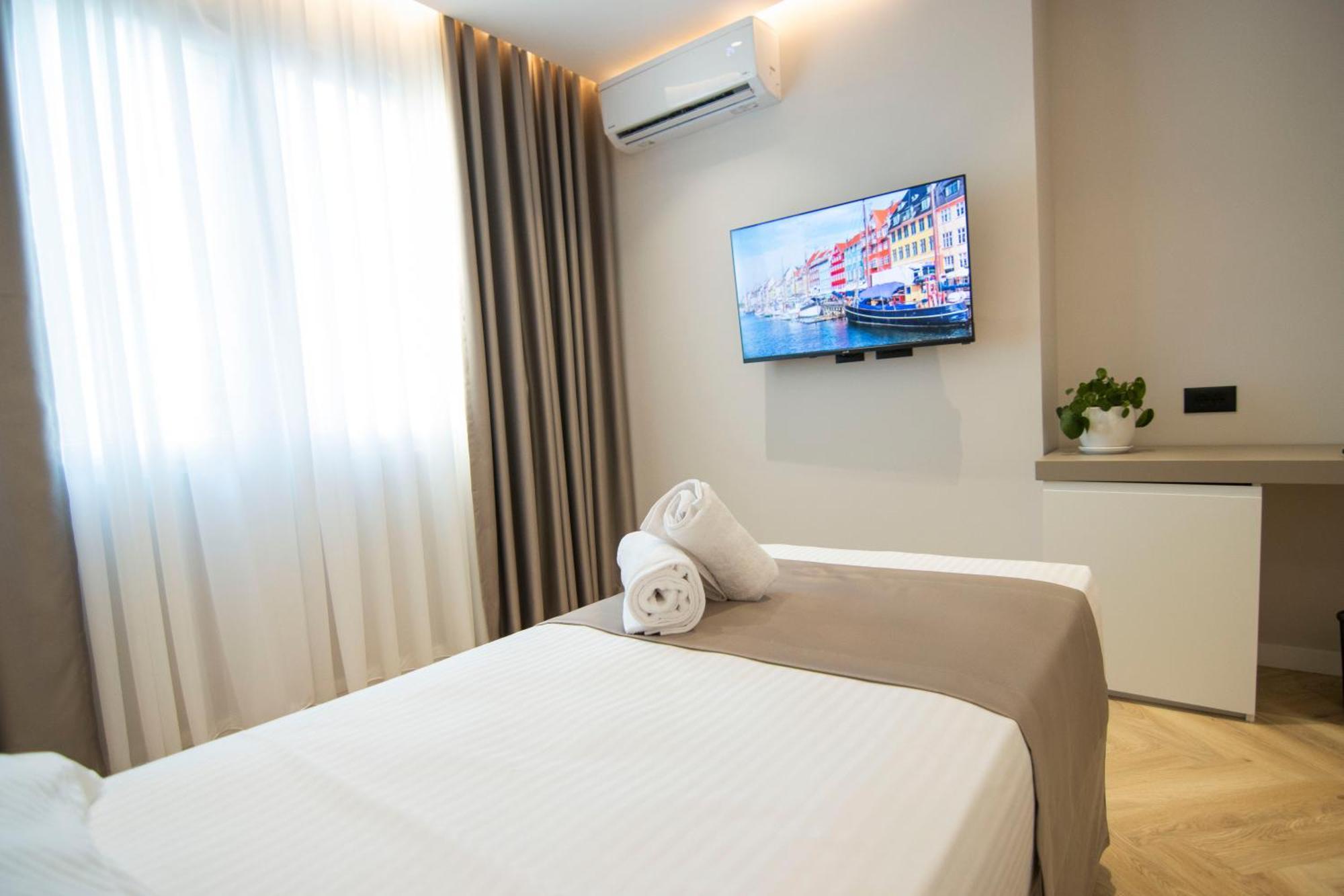 Mina Luxury Rooms Tiranë Ngoại thất bức ảnh